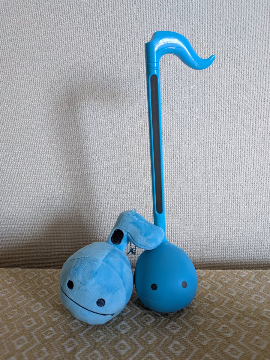 erikobasil's tweet photo. オタマトーンのぬいぐるみ！
うちのコと同じ色にしました。
ぴよっちにはちょっと大きい… https://t.co/vxq9fWj6EP