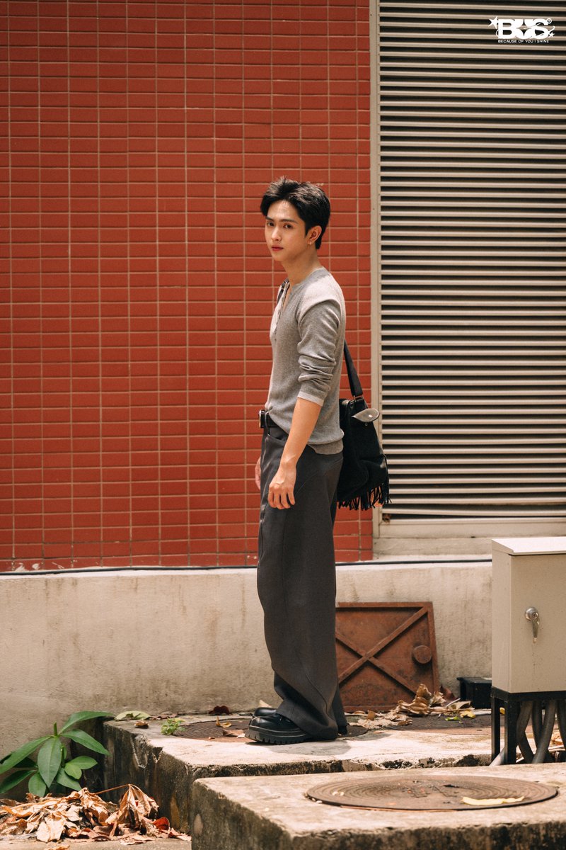 BUS_SONRAY's tweet photo. 📁 LOSER STORY w/ #COPPERdechawat 💔

BUS ‘รักมักยาก (Lover Loser)’
OFFICIAL MUSIC VIDEO
🔗: https://t.co/Q0kdGMJQSR

MUSIC ON ALL STREAMING
🔗: https://t.co/7HHDNdiul6

#BUS_รักมักยาก_MV
#BUS_รักมักยาก
#BUSbecauseofyouishine
#SONRAYMUSIC https://t.co/wPVrTI8upP