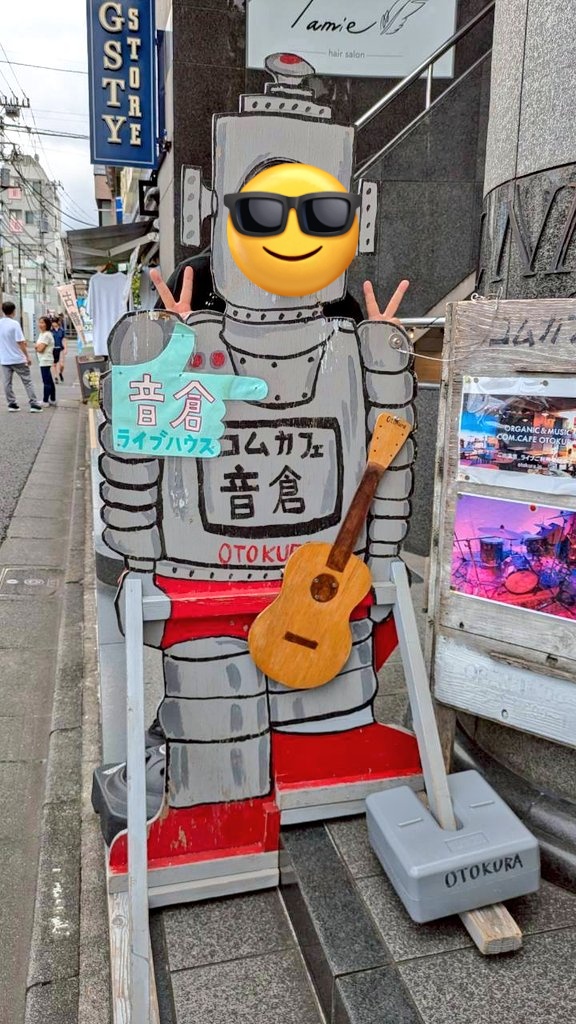yuka4tora's tweet photo. 2日経ったけど久々LIVE楽しみました!
セトリも素敵、アコースティックアレンジされた演奏や歌声がめちゃくちゃ合ってて、閃光花火さ涙出ました♥
AQUALOVERSと真夏の夜の夢は個人的に元々好きだけど、カバーアレンジが良くてまたなお💮
最高の夏LIVEで大はしゃぎでした🎸🍺
#Azutiles #アコタイル7 https://t.co/zfBbHp4uA5