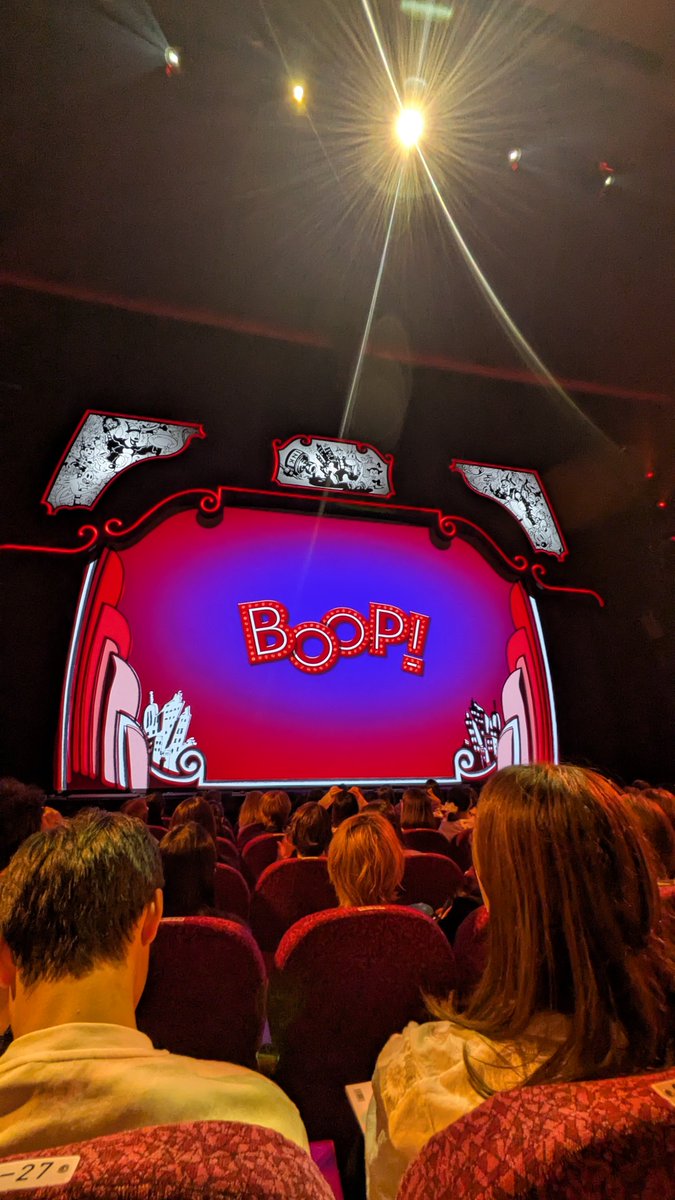 namico0219's tweet photo. 昨日の17時公演、BOOP！3回目笑　人生でこんなに高いチケット公演を3度も観たのは生まれて初めて。今回まさかの7列目中央！感謝！ついでの大阪家族旅行も楽しかった♡あやじさん、パジー大活躍！何度見ても素晴らしい！張り切ってTシャツに絵描いたの着ていって楽しかった♡博多も頑張ってくださいね。 https://t.co/VC2etvCQeh