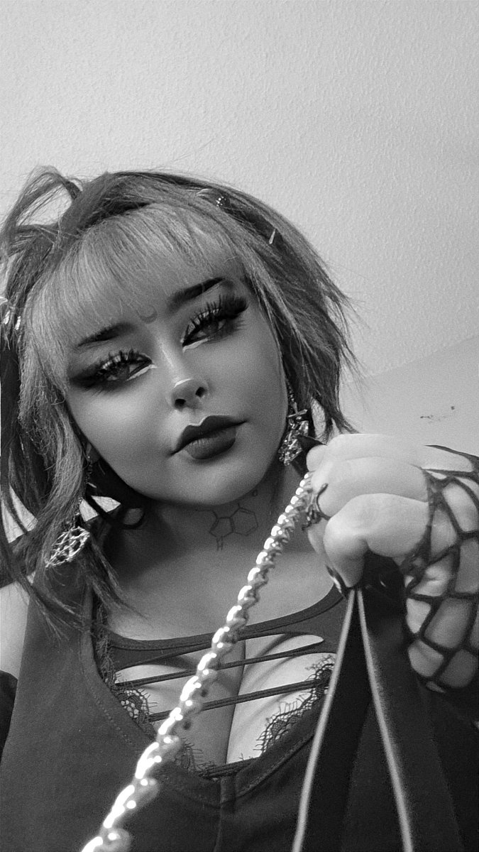 ValoraVale's tweet photo. Submission isn't about losing yourself. It's about mastering yourself enough to offer your best to someone you trust.

#goddess #cashcow #paypig #findom #domme https://t.co/81BWICjC8t