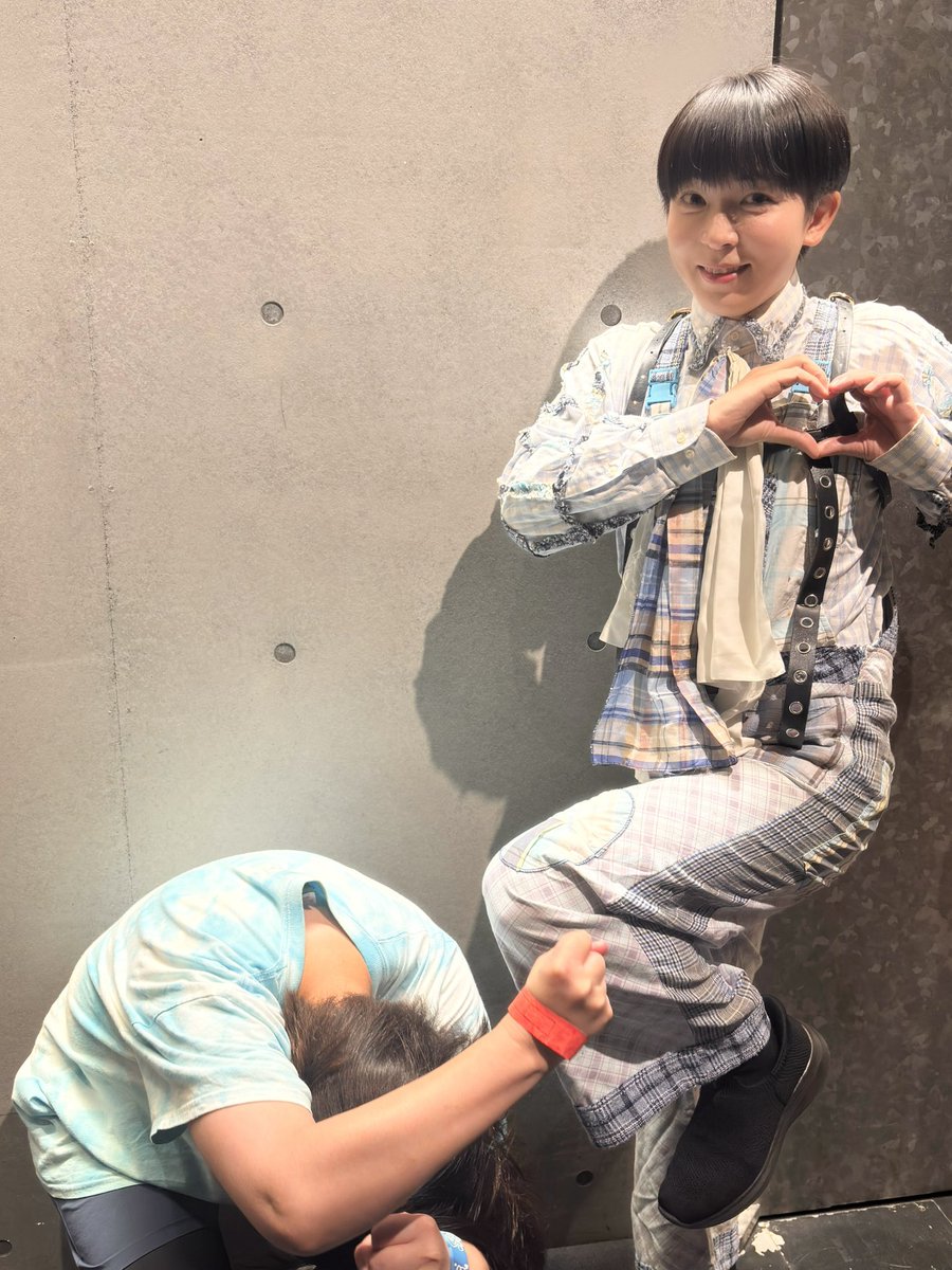 cha8's tweet photo. 筆村さん「新しいいのちの形！」
ぺいさん「ラブ注入じゃん」
オタク(ネテロ会長だ…) https://t.co/dxEwMTPaFr