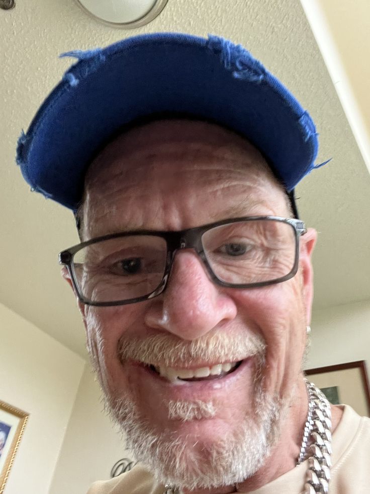 Robertwillbwes's tweet photo. I need a care taker https://t.co/rA4ojFyyE4