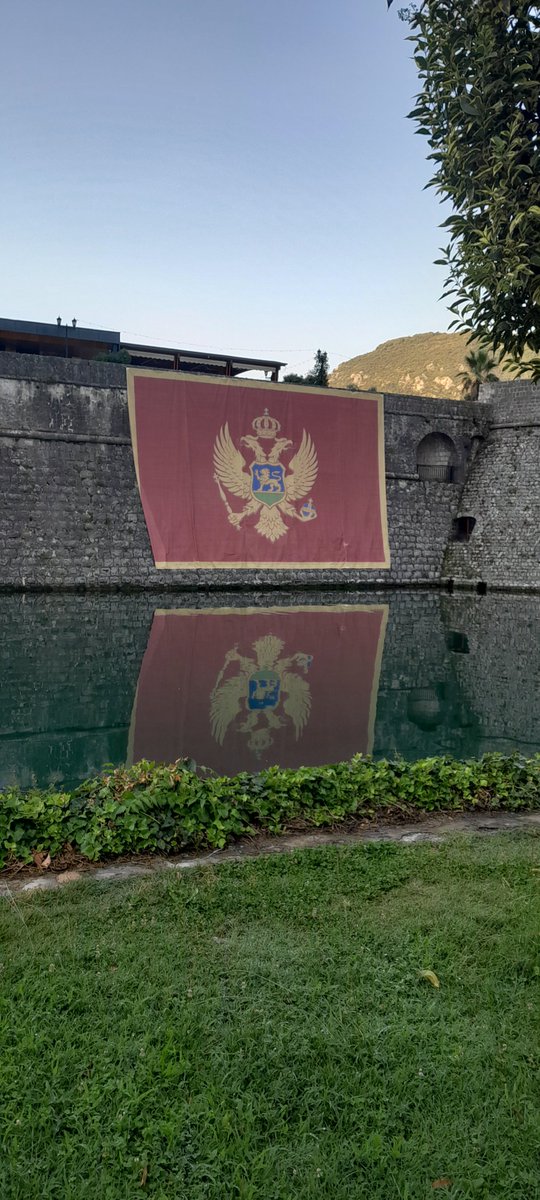 barovic_borka's tweet photo. Kako lijepo sija i gore i dolje 🇲🇪❤️🇲🇪 https://t.co/HAePeB5L64