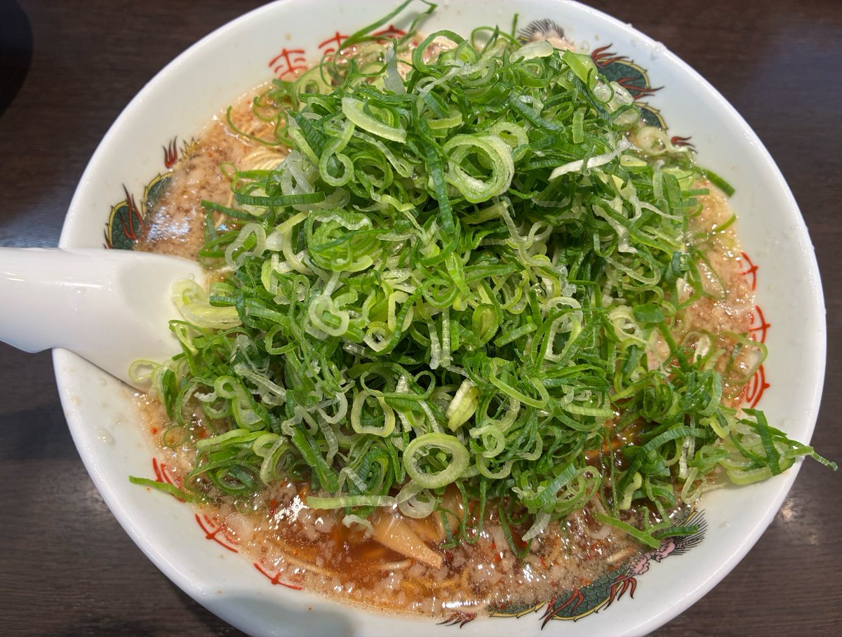 RYOUPROJECT's tweet photo. ネギ多めの多め。#来来亭 #ラーメン https://t.co/ByL5HRHKQI
