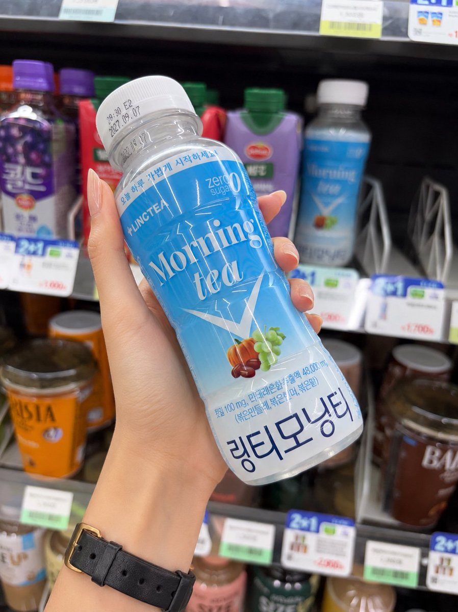 rikka_me_1's tweet photo. 필러, 쥬베룩 맞고 나오자마자 씨유 달려가서 모닝티부터 뜯어 마시는 사람? 그게 바로 접니다
시술 붓기+아침 붓기엔 그냥 이거 마시면 정리됨 실화임 
씨유에서 첨 맛보고 완전 꽂혀서... 근데 이거 걍 개맛도리 음료라 요즘은 쿠팡으로 쟁여놓고 먹는 중 https://t.co/FQtH20l9ks