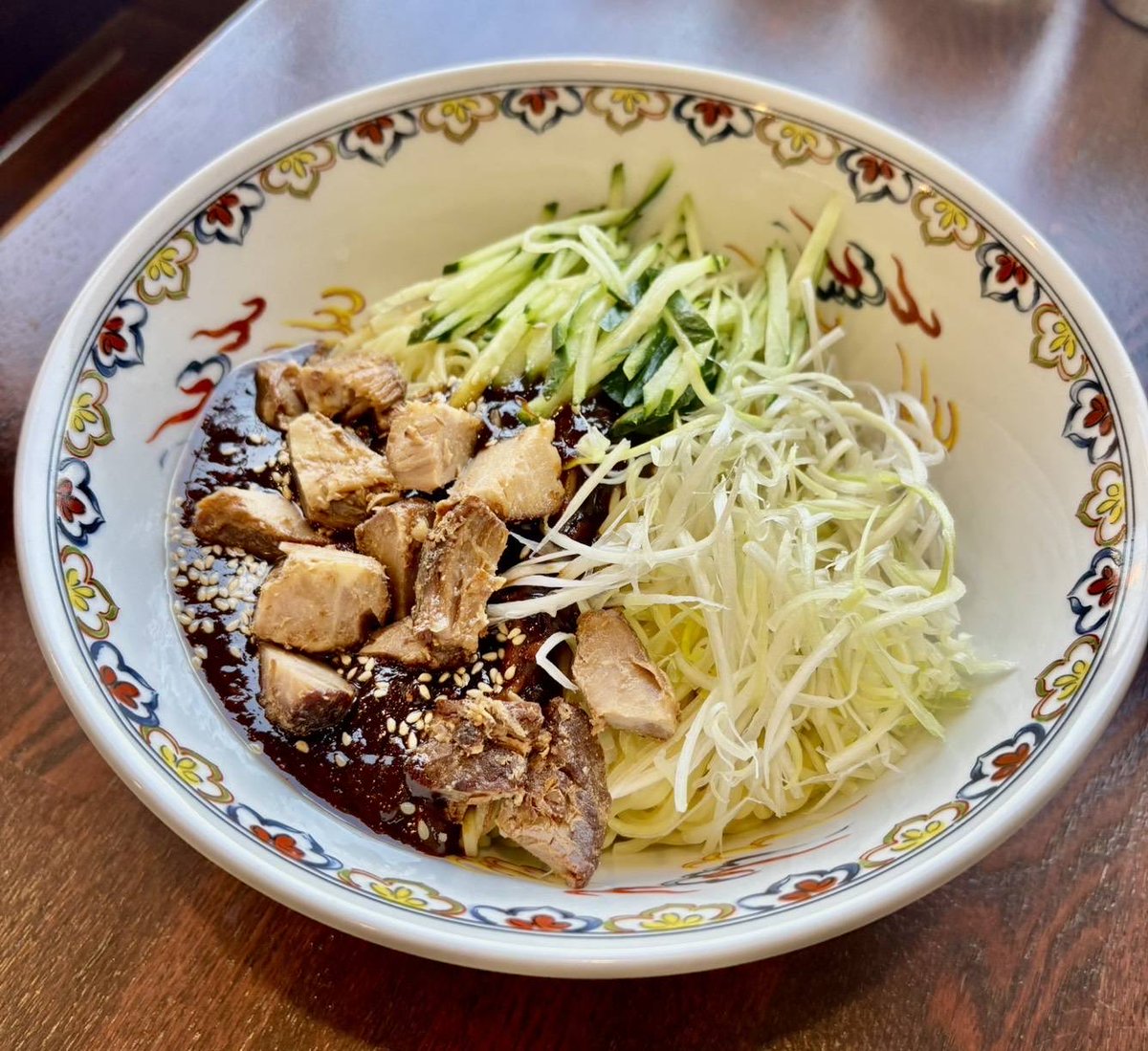 Kanakintei's tweet photo. カナキン亭祢宜島店(焼津市立病院近く)限定で7/21〜新メニューが数量限定で登場します。
注文時「メンマそば」の食券を購入して
スタッフに「ジャージャー麺」と伝えてください。

#カナキン亭
#カナキン亭祢宜島店
#新メニュー https://t.co/8ftSmzpOLg