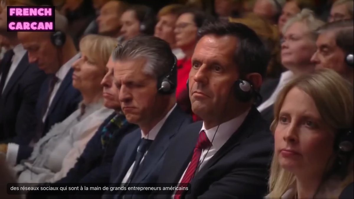 Tanguy_Cornec's tweet photo. @SirAfuera Le socialiste @EmmanuelMacron en train d’expliquer à sa cour enamourée qu’il a eu tort de confier l’appareil d’état à #MacKinsey … https://t.co/WiRMWZCw7V