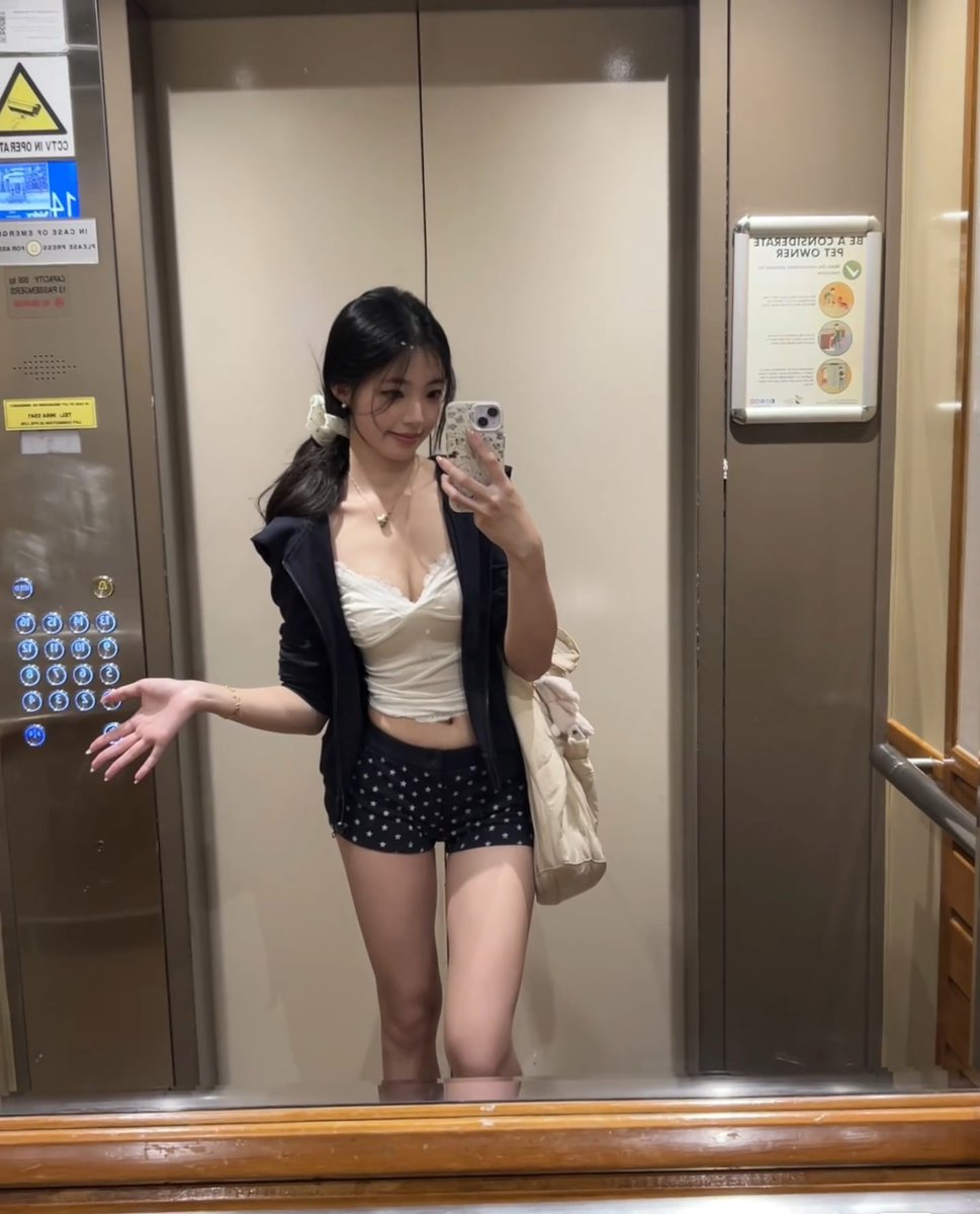 RollaEvans's tweet photo. 刚刚被欺负完，腿嘛嘛的 https://t.co/XR3jKCv7oz