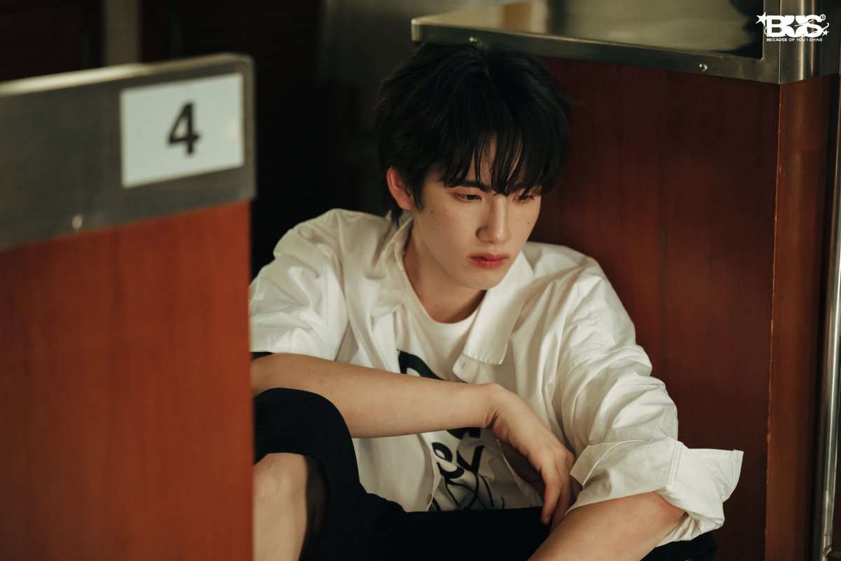 BUS_SONRAY's tweet photo. 📂 แฟ้มที่ 08 — #PHUTATCHAI
🎂 เค้กก้อนนี้มาช้าไปนิด
เพราะหัวใจเขามีเจ้าของแล้ว

BUS ‘รักมักยาก (Lover Loser)’
OFFICIAL MUSIC VIDEO
🔗: https://t.co/2z3D6Ig530

MUSIC ON ALL STREAMING
🔗: https://t.co/qqfA4oC7iv

#BUS_รักมักยาก_MV
#BUS_รักมักยาก
#BUSbecauseofyouishine
#SONRAYMUSIC