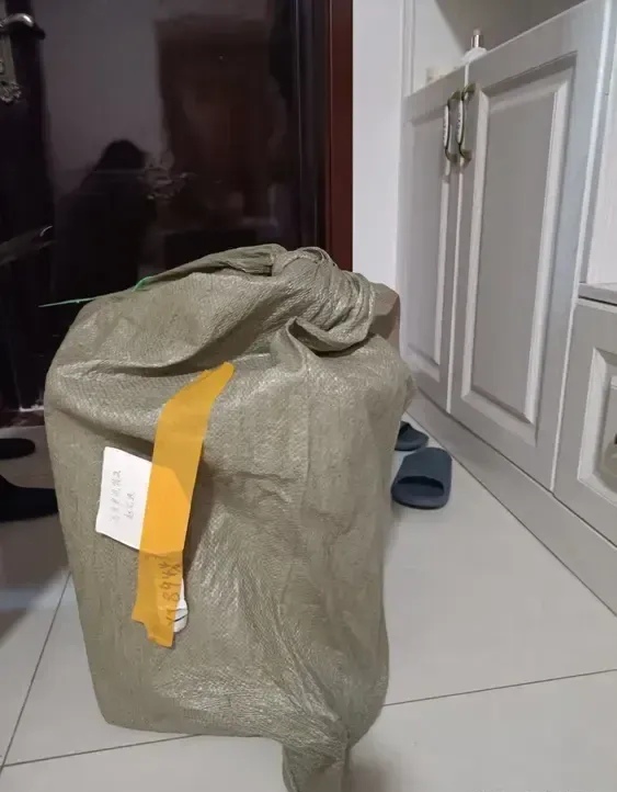 tjdals360431's tweet photo. Just opened my long-awaited package and wow—this exact item I’ve been waiting for! No hassle, perfect condition, 10/10 delivery service https://t.co/NOWu6CltP6