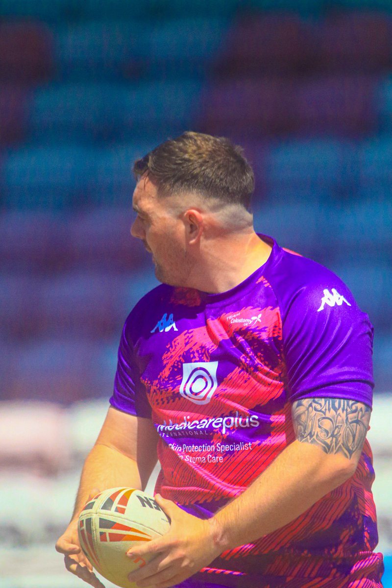 TeamColostomyUK's tweet photo. Eyes up. Options on. 👀

#upthepurps💜 #rugbyleague #stomaaware https://t.co/lHJxE0PdMB