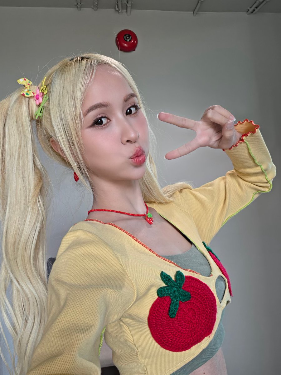 4eveOfficial's tweet photo. เก็บตก Hannah 💛❤️ at Fitting “มนต์รักฮักอีหลี HUG E-LHEE : Somtum Rhapsody” 🌶️🎙️

น่าฮักบ่ ?!! อิอิ 🫪

#Hannah4EVE #4EVE 
#Fittingมนต์รักฮักอีหลี https://t.co/IB0ArqQf0e
