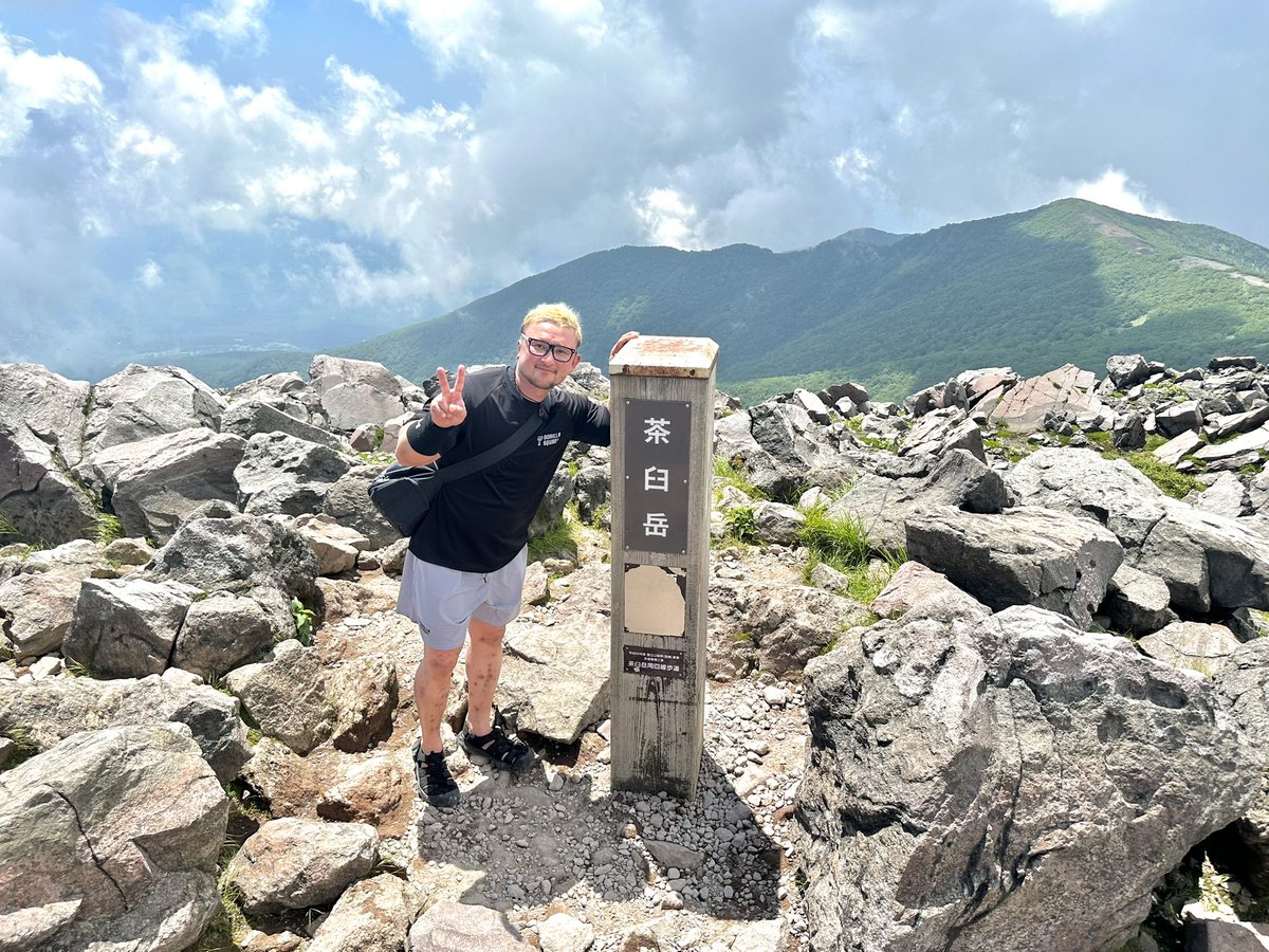 AcfSur's tweet photo. ⛰️和田トレーナーの休日⛰️
　　🏖️今日は海の日🏝️

今日は海の日ですね🏝️
あと3日で41歳のおじさんトレーナー😆

40歳最後の登山は⛰️栃木県の那須高原にある日本百名山の１つ茶臼岳に登ってきました🧗‍♂️

雨予報でしたが晴れ🌞暑い🫠
帰りは大丸温泉旅館（混浴）の温泉に入り疲れを癒して帰ります🚗 https://t.co/bwhHjZdX92