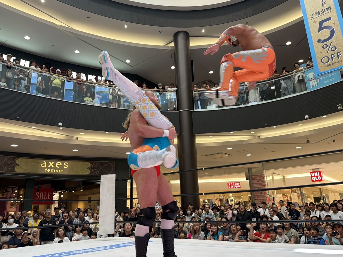 kyushupro_new's tweet photo. 【試合結果】
2026年7月20日（月・祝）『イオンモール福岡』イベント大会

〈6人タッグマッチ〉
◯野﨑広大＆ワン⭐︎キュウシュウ＆マッハ隼人
（13分56秒 ※DKB）
TAJIRI＆ロブ・ドレイク＆ケイシー・フェレイラ●

〈シングルマッチ〉
◯阿蘇山
（8分42秒 ※マグマドライバー→体固め）
梅紅陽●

#イオンモール福岡
#九州プロレス #qpro
#福岡イベント

本当にたくさんの観戦いただきありがとうございました🙌