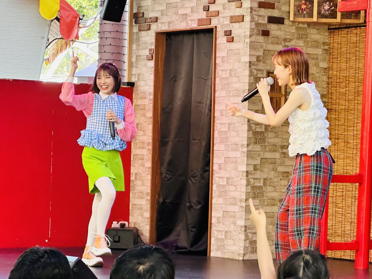 spiraspica's tweet photo. #はなやさき
浅草花やしき フラワーステージ
に集まってくれた皆さん✨
ありがとうございました💐

🎤スピラ・スピカ
1.ちゅーんあっぷ⭐︎
2.じゃんけんキング
3.うたのうた
4.未知の設計図/燦々デイズ

🎤#早希× #幹葉
それもいいね

ライブにも遊びに来てね♬
🎫https://t.co/3j0Cej5Jer

#スピスピ https://t.co/wJCEojLpnX