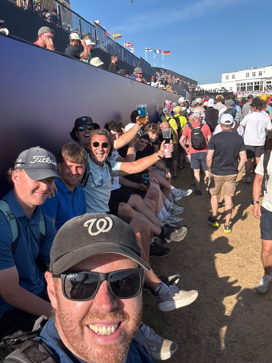 leeavy's tweet photo. Another absolute Belter yesterday at #RoyalBindale for the final day of #TheOpen ποΈββοΈπ€ͺβ₯οΈ
#HavingFunWalkingOnHands
#CancerCanDoOne πͺ https://t.co/3C6JoQfqzP
