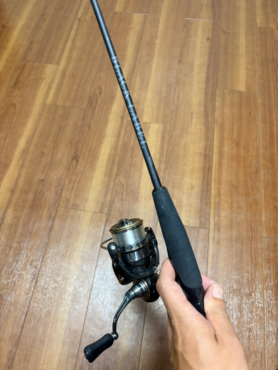 hajimefalling's tweet photo. 久しぶりにフロロだけのスピニングタックルを組みました。
なんせ今年の目標はデコらないなので。
#25BLX 
#ルビアスエアリティ
#バリバスアブソルートAAA
#暑過ぎてディープやるしかないとなった時用にね https://t.co/Q1wgmYT5l2