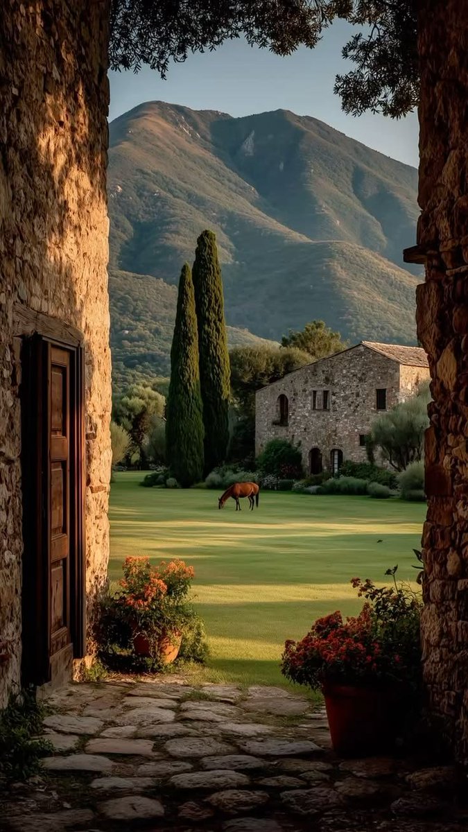 oceannvibe's tweet photo. Como,italy https://t.co/zRUbY5lWBg
