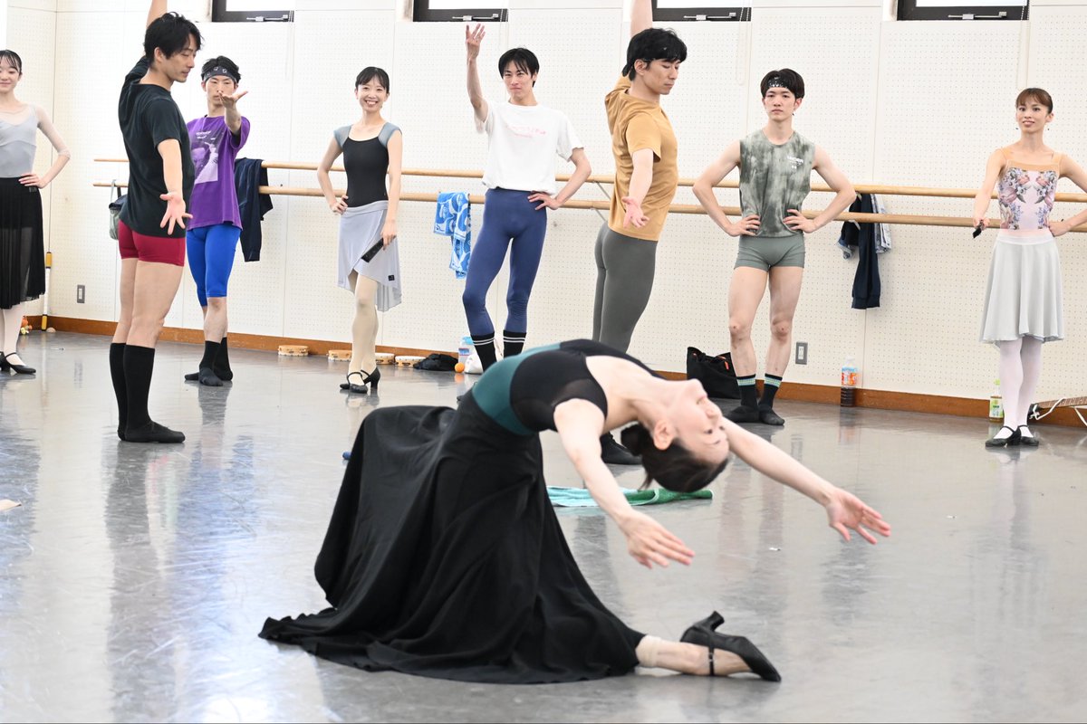 AsamiMakiBallet's tweet photo. 【Today's photos📸】
「ドン・キホーテ」
第一幕リハーサルより🌹 https://t.co/PZ3Bb9zXzQ