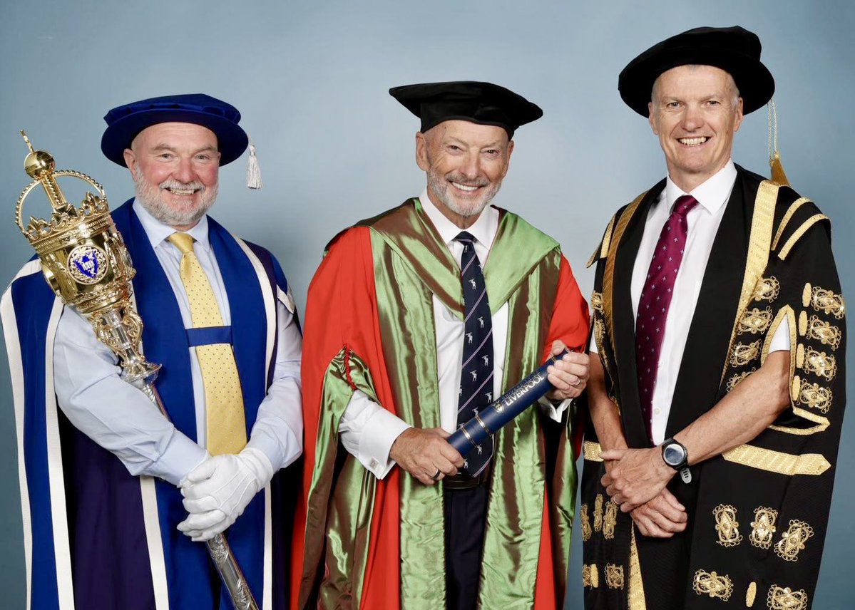WislaKrakowSA's tweet photo. Serdecznie gratulujemy Peterowi Moore’owi otrzymania tytułu doktora honoris causa Uniwersytetu w Liverpoolu. To w pełni zasłużone wyróżnienie i powód do ogromnej dumy. Congratulations, @PeterMooreUSA 👏

Szczegóły wyróżnienia ▶️ https://t.co/9oyoHD18TT https://t.co/9l2ay6lJRY