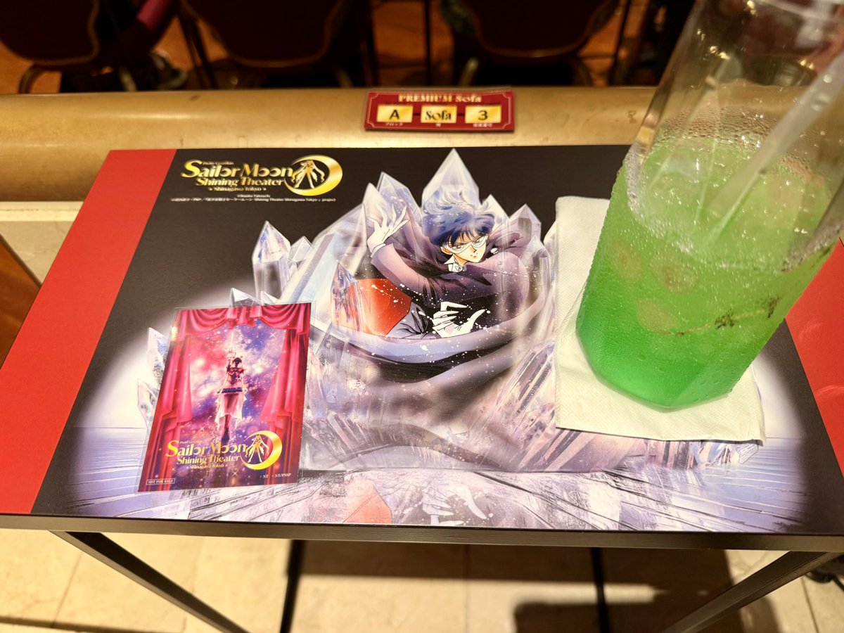 nagi_nagio's tweet photo. 初めてセーラームーンの世界浴びて来た！🌙
何度も出演経験のあった劇場、品川のクラブexが今セーラームーンの専用劇場になってて観劇してきた
むちゃくちゃ楽しかったですわー😁
ジュピター役の後藤萌咲ちゃん、動きキレキレ
今回誘ってくれたました
そ言えば彼女との初共演もクラブexやったなー（ドラマチックハイスクール）

キャラクターくらいしか分からない私みたいなおっさんでも十分に楽しめるステージになってた👏
showではセーラー戦士が客席まで来てくれて目の前を通ってくれます、、
おっさん目が合うたびにドキドキやん困ったやん😅、、
毎日やってるてすごいなー…
また見に行きたい😁

席は仮面さんの席でした🎩
なだぎタケシード仮面
