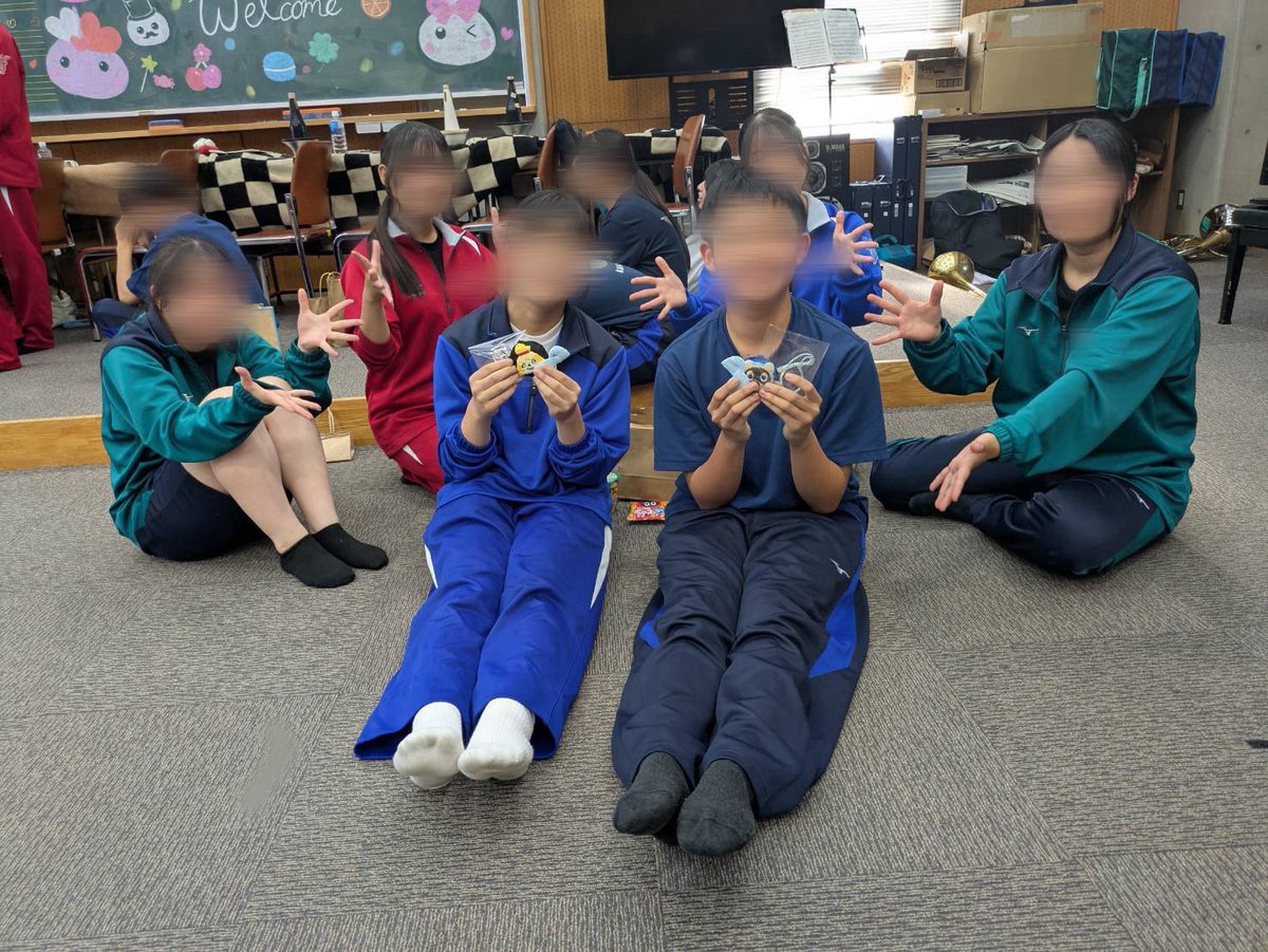 cchwind's tweet photo. 先日、コンクールJr部門にでる部員の発表会を行いました！
先輩達の前でも堂々としていて、1年生の成長を感じられる演奏でした☺️💕
本番緊張すると思いますが、今までの練習の成果を発揮できるように応援しています🔥 https://t.co/QEvq80fr97