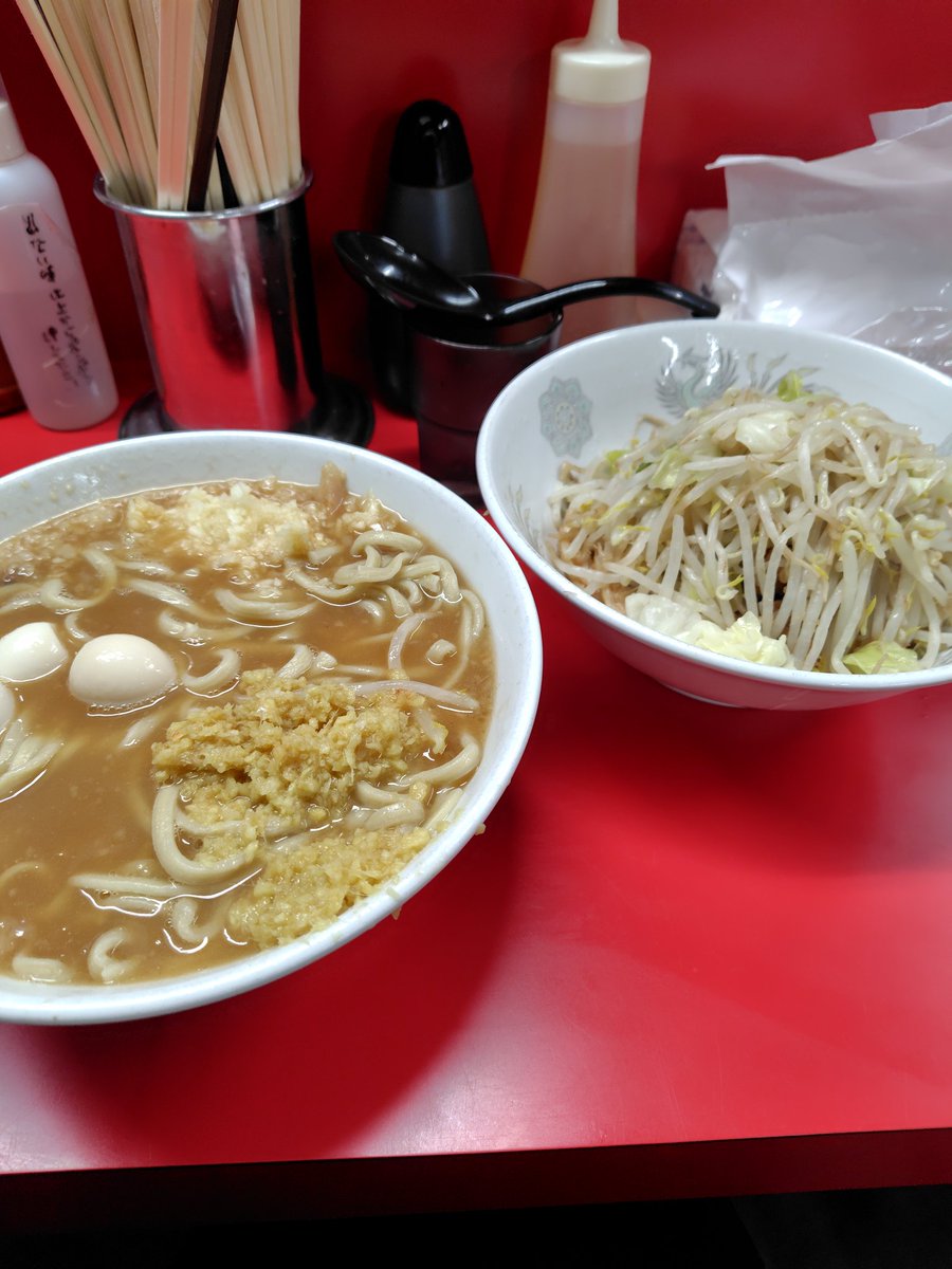 airL0s's tweet photo. ラーメン二郎 仙台店2
小豚(麺少なめ、薄柔)＋生姜＋うずら

豚食べたいから麺少なめにしたけど豚が極厚ジューシーすぎて腹パン

味薄めでダシの旨味をダイレクトに感じるスープは生姜でキリッとしまってガチナイス🫵︎

今日もご馳走さまでした https://t.co/W4wTSOgvZ5