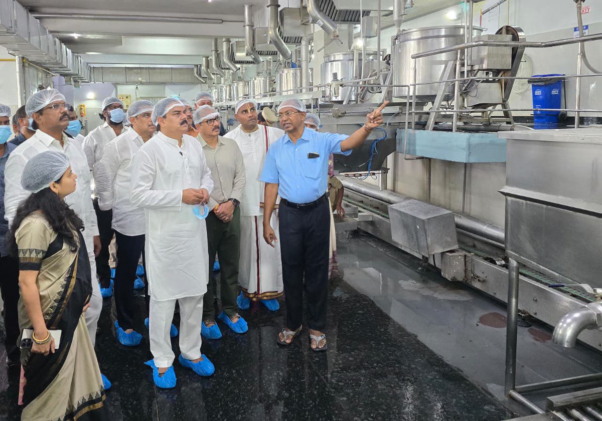 mnadendla's tweet photo. Visited the Akshayapatra Foundation’s centralised kitchen in Mangalgiri today.
Under the ‘Dokka Seethamma Madhyana Badi Bhojanam - PM POSHAN’ scheme, they are serving nutritious meals to 1,84,000 children across 1,778 schools in Andhra Pradesh.
Our Civil Supplies Department is proud to support this noble initiative by supplying 70,000 Metric Tonnes of fine quality rice in 25kg bags, procured directly from our hardworking farmers.
@AkshayaPatra @ncbn @PawanKalyan