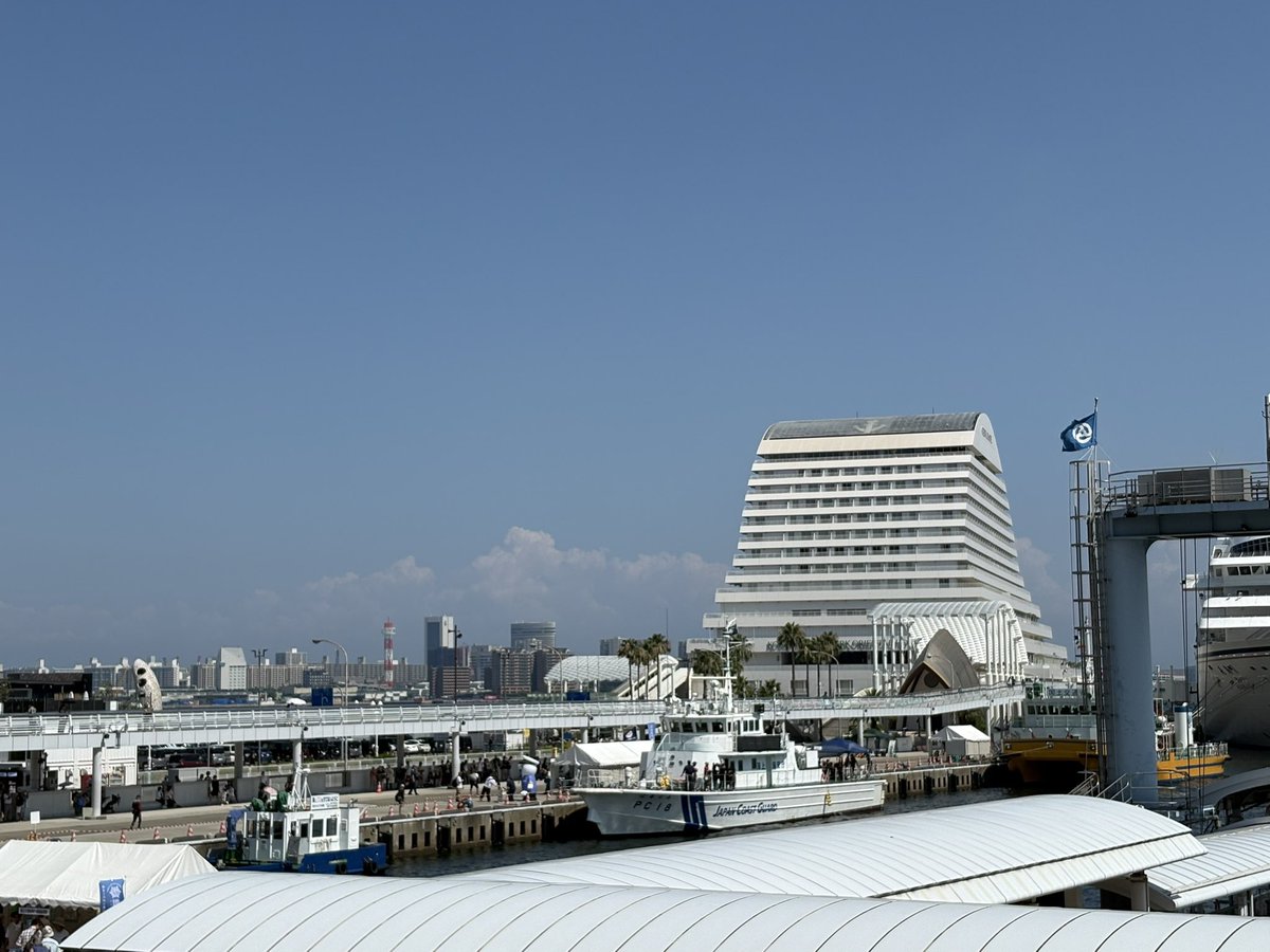 gude3104's tweet photo. 神戸港です

景色はいいけど　とにかく暑い🫠
でも心はリフレッシュしました😁 https://t.co/IKKYDXANyW