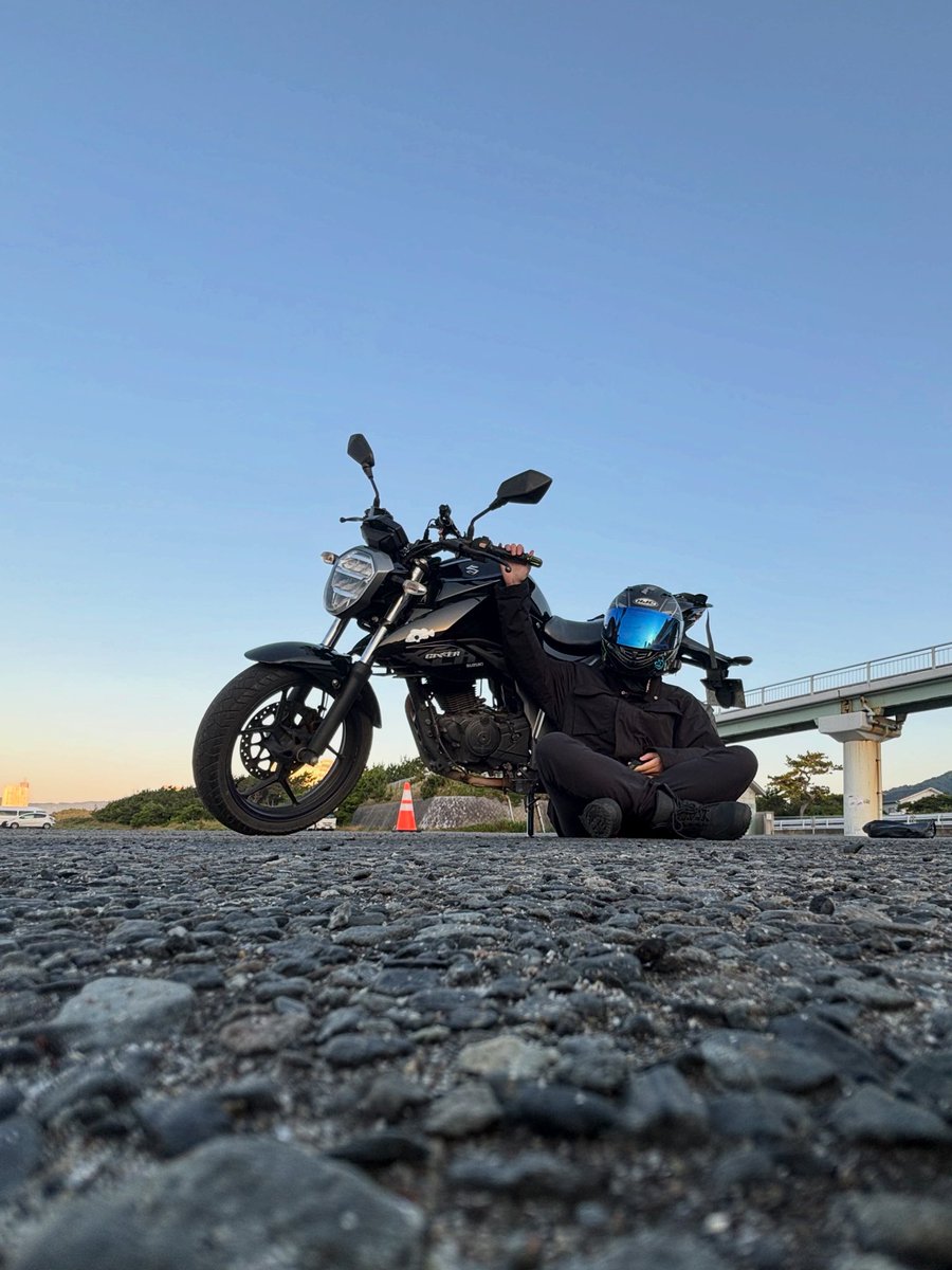 raimugiii_'s tweet photo. 名前：らいむぎ
性別：おなご
年齢：27
出身：兵庫県南西部
身長：155
車種：XSR155(昔はGIXXER150)
足付：ぼちぼち
好き：釣り、pcゲー、鳥、細かい作業
嫌い：湯葉、ナンシーおじさん
一言：釣ーリングメインです。誘われたら普通のツーリングも行くだよ。
#バイク乗りとして自己紹介 https://t.co/uq9WdZtoiK
