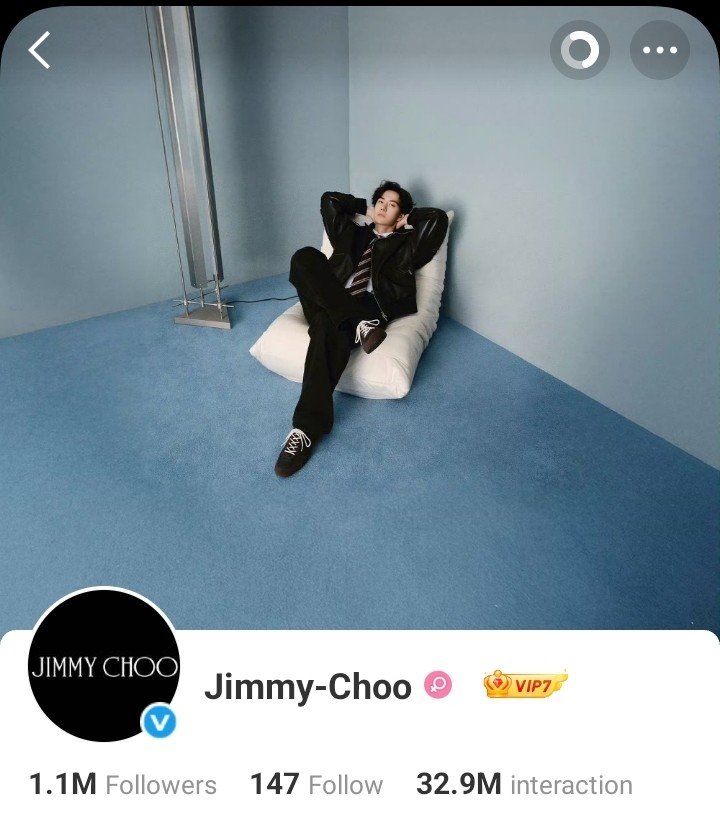 envyofyibo's tweet photo. Jimmy Choo changed their Weibo header to Global Brand Ambassador's Wang Yibo new 2026 summer campaign 😆

Jimmy Choo only put Yibo campaign as header😎
#WangYibo #WangYiboxJimmyChoo #JimmyChoo https://t.co/8dWcipGnw5