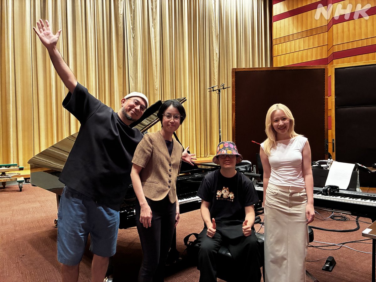 nhk_classical's tweet photo. 📣このあと16時から生放送⚡️

グローバーpresents 
今日は #偏愛クラシック Vol.4📻️

🎙️#グローバー
🎹#菊池亮太
✏️#かげはら史帆
👗#三條場夏海

三連休最終日🏝️夏に聞きたいあなたの偏愛リクエストも大募集！！

#偏愛クラシック でつぶやきお待ちしています✌️
https://t.co/vWbrbe98Yv https://t.co/E1czBiJAQo