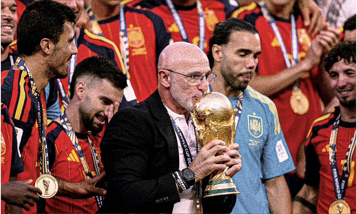 Eemad199's tweet photo. الصورة ليس لها علاقة بالموضوع 
اقرأ بهدوء 👇

ينزعج بعض جمهور تيار الحكمة عندما نوجه انتقاداً سياسياً لأداء تيار الحكمة سواء على المستوى السياسي أو التنفيذي في مؤسسات الدولة متحججين بأن ذلك يعد إساءة إلى آل الحكيم الكرام .
وهنا ينقسم المعترضون على النقد إلى قسمين 
الاول : جاهل لا يميز بين مرجعية السيد الحكيم  الذي شاهد أحد طلبة الحوزة يأكل في الشارع فقال له ( اعد لنا عمامتنا وتصرف كما تشاء) حرصاً على سمعة عمامة رسول الله صل الله عليه وآله وسلم وبين تيار سياسي احد المنتمين له خرج من المؤسسة التنفيذية التي يترأسها بفضيحة 18+ ولم يصدر بحقه طرد او حتى إدانة معلنة 
والثاني : هو منافق يحاول التغطية على فشل سياسي أو إخفاق في مؤسسات تنفيذية فيسعى إلى إلباس هذا الفشل والإخفاق لباس القداسة والحصانة من النقد.
أما إذا كان الاعتراض نابعاً من اعتبار نقد الأداء السياسي للسيد عمار الحكيم مساساً بمكانة المرجع الكبير السيد محسن الحكيم قدس سره الشريف
فإن صاحبه قد نسي أو تناسى أن زعيم الطائفة لم تكن لديه هيئة اقتصادية تتقاسم مشاريع الدولة وفق نسب متفق عليها مع المستثمرين والشركات ولم يمنح من هم في مكتبه الخاص مناصب تنفيذية بالدولة بعيداً عن المهنية والتخصص.
وخلاصة القول :
إن تيار الحكمة كيان سياسي ومن الطبيعي أن ينجح في بعض الملفات ويخفق في أخرى ومن حق الناس أن تشخص مواطن الخلل والإخفاق في أدائه.
كما أن السيد عمار الحكيم رجل سياسي كسائر السياسيين يصيب ويخطئ ومن حقنا أن نشير إلى أخطائه 
إلا إذا أعلن سماحته أنه أمام معصوم مفترض الطاعة وعندها يدخل في دائرة العصمة ونكون له من المطيعين .
