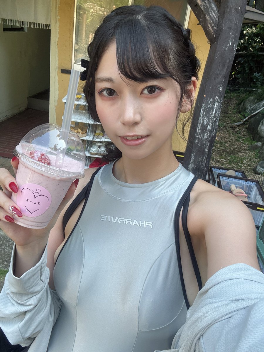 Kotone_ResChu's tweet photo. 暑すぎてびっくり‼️🥵
しっかり水分補給してね➰🍓 https://t.co/K2gDcHJal8