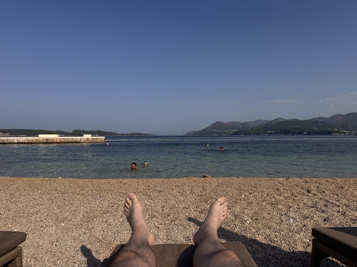WrestleMobs's tweet photo. 🌭 or 🦵?

📍 Valamar, Dubrovnik, Croatia https://t.co/4lv23nerQl