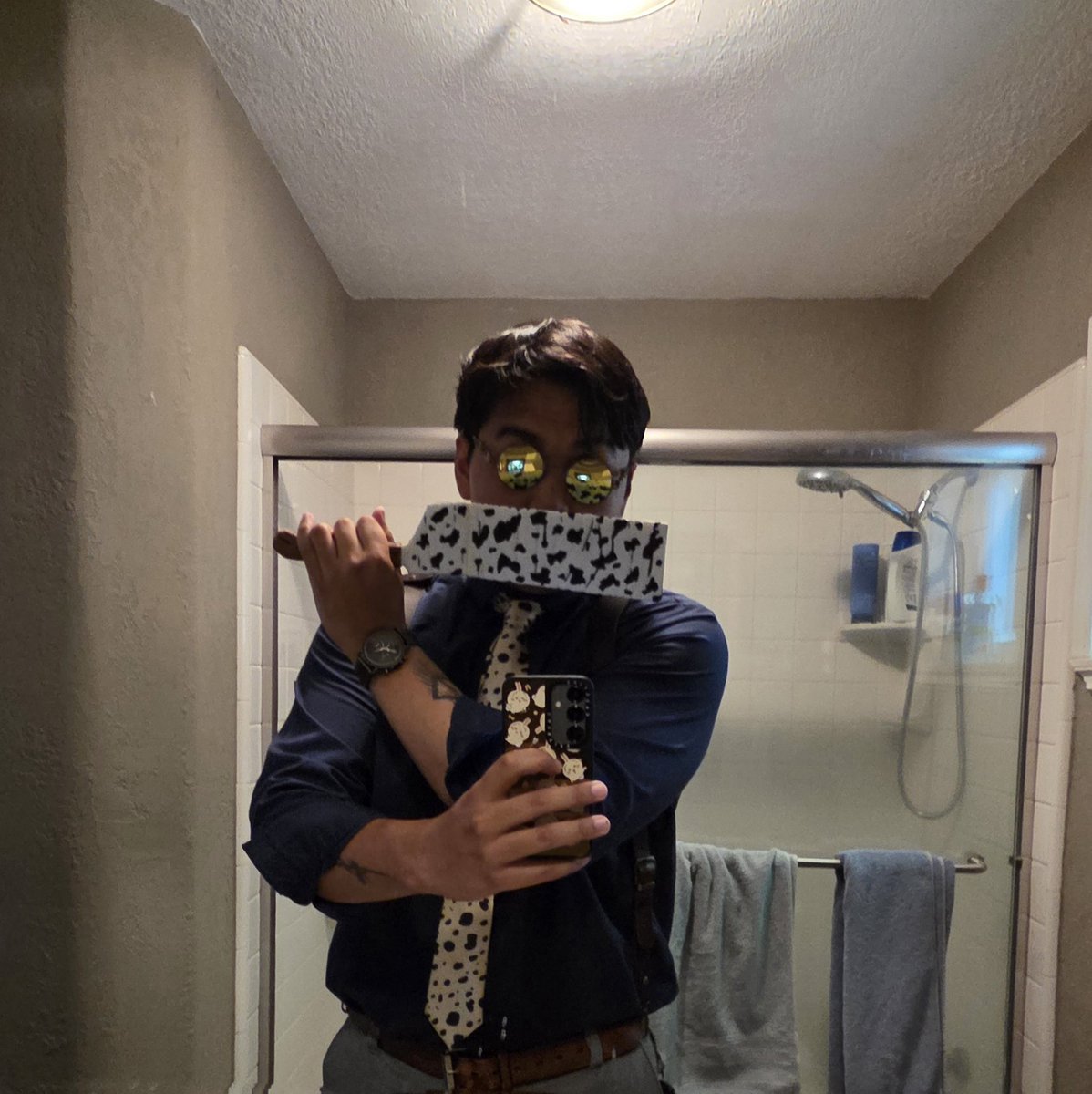DonnieWasTaken's tweet photo. Anime Impulse was pretty cool this year, left the venue with my wallet, legs, and spirit intact so 10/10. First time going to a proper card show and it was neat as well.
If any of the other Project Moon cosplayers have photos with me please send 🙏
#animeimpulse #cosplay https://t.co/eSdViYgSHO