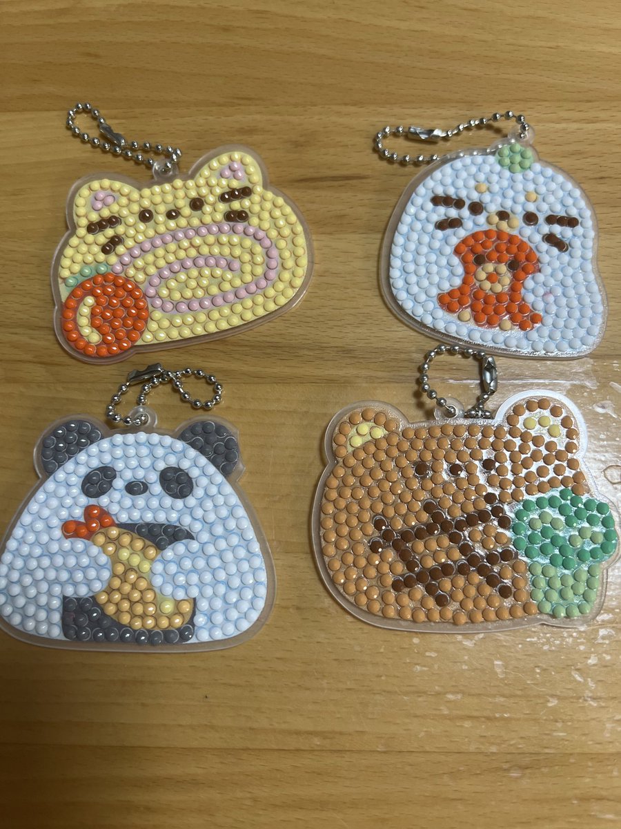 peridot525's tweet photo. 完成！！
パンダは開けた瞬間から耳欠けてた🤣
欠けても可愛いから良し💕

石の研磨して気分転換しよう( ｡•o•｡)و ｸﾞｯ! https://t.co/PwsMj4U6t0