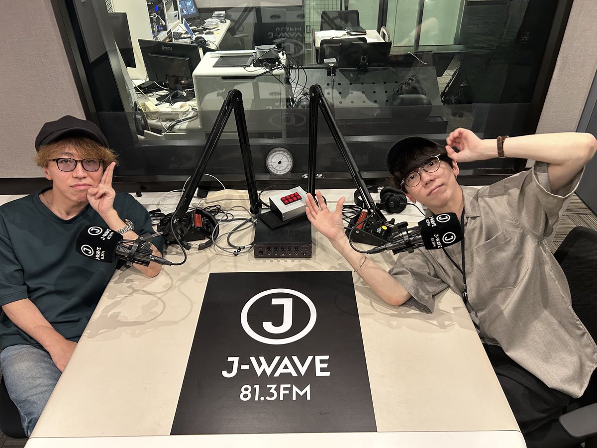 JWAVESPARK's tweet photo. 📢< #sumika のSPARK #スミマン

１時間ありがとうございました！

今週木金は #Unique 日本武道館公演ですね！
感想メッセージ待ってます📧
▼https://t.co/zuQ3GxTbtS

次回は...片岡＆荒井が釈明します🚗

#sp813 #jwave https://t.co/rqkrhkANMc