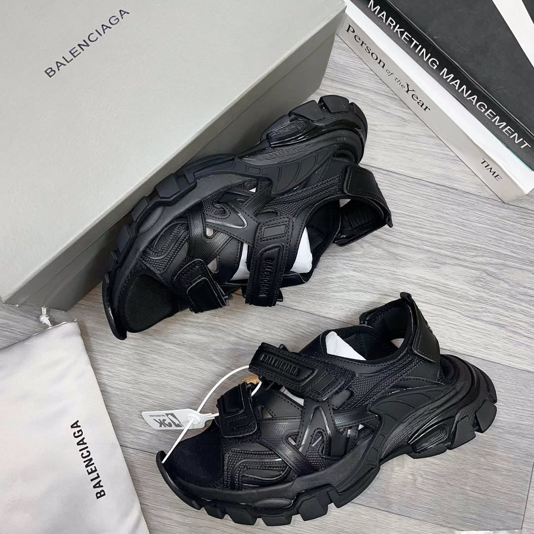 SazzyStore's tweet photo. Sandals For Odogwus 
Available in Size 40-46
💰 Price:
       Slide1:  ₦75,000
       Slide2:  ₦55,000
       Slide3:  ₦53,000
       Slide4:  ₦52,000
📍 Location: Onitsha
🚚 Nationwide Delivery Available
📲 WhatsApp: +234 806 252 1327

Please RT to support a growing business https://t.co/FrwP5VK179