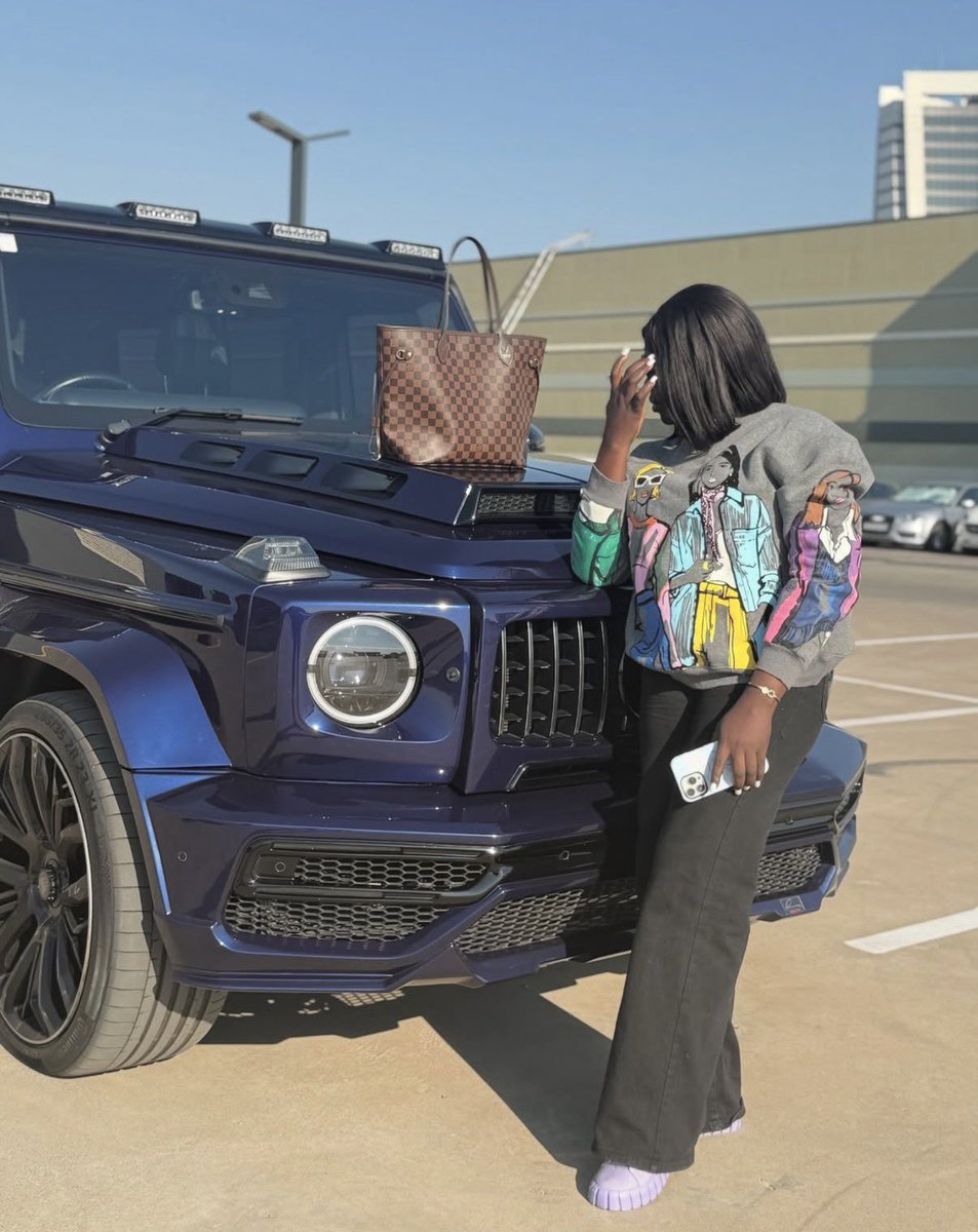 abazwhyllzz's tweet photo. Kira has to be the richest female forex trader in Africa. She just bought a new car worth over 750 million naira❤️ https://t.co/Hne3capzRD
