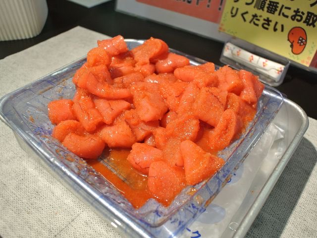 2daimesama's tweet photo. 試食サイズ2口じゃないかこれ！
めんたいパークの明太子うまいよ安いよ... https://t.co/pbipcxKPrh