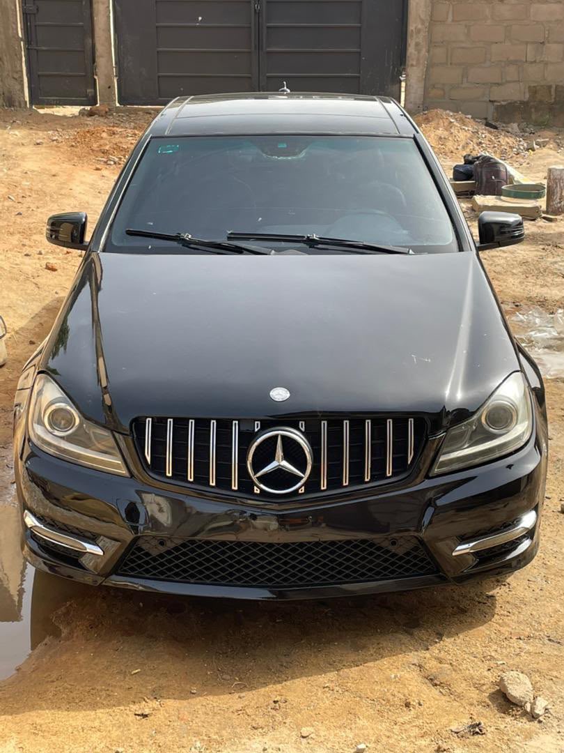 fola_bbf02's tweet photo. NEATLY USED
C300 2012 MODEL✅
PRICE: N5.8M
LOCATION:KADUNA 📍

Kindly repost 🙏

#Nigeria #NaijaCars #Abuja #Lagos #Kaduna https://t.co/VyZsV9bAgc