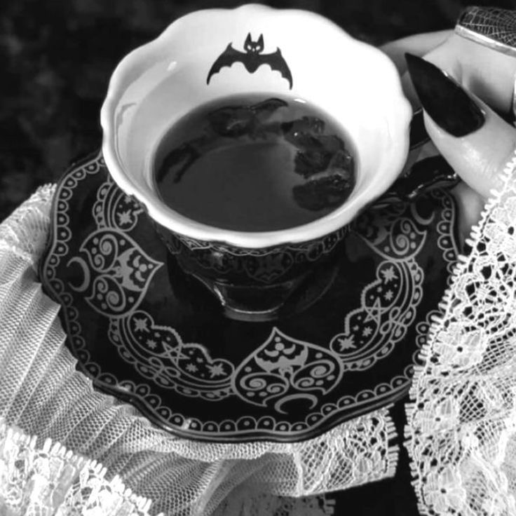Succunym's tweet photo. I just received sweet drink via throne. 🖤 https://t.co/AsfyouzuXM https://t.co/xHYcaf6QcC