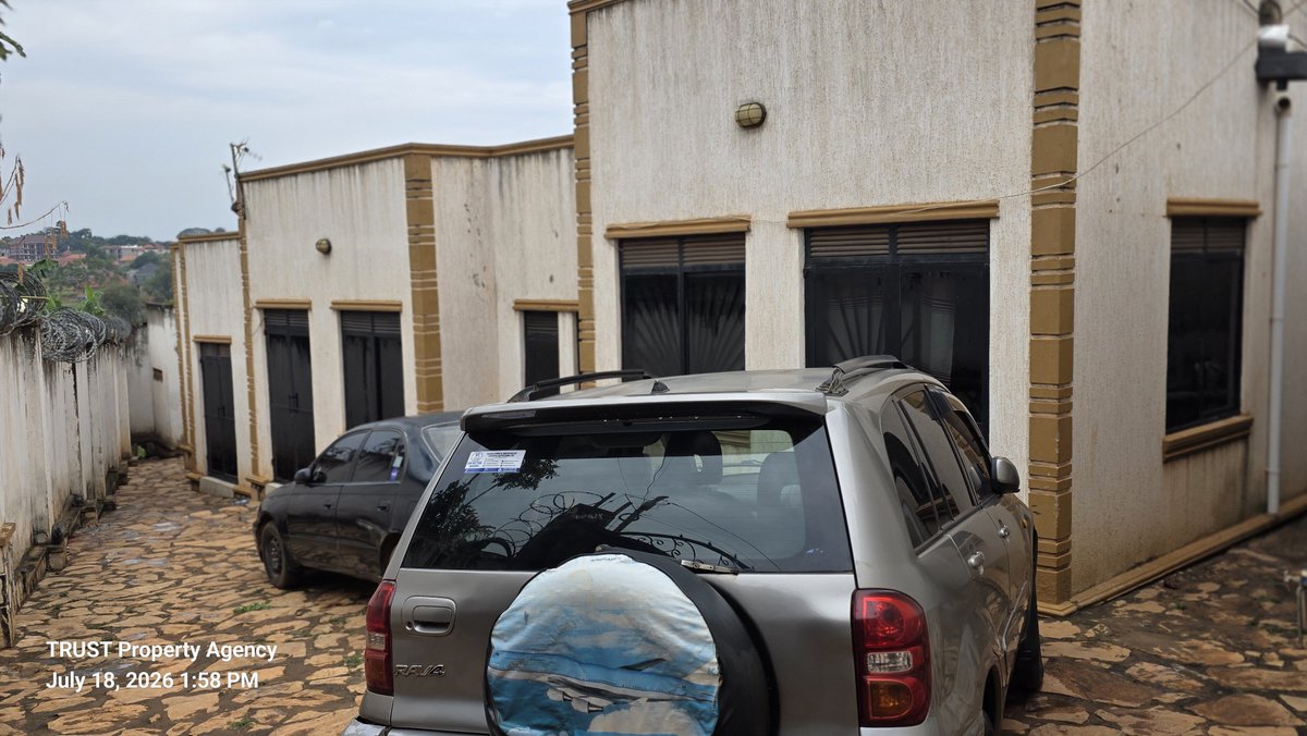 TrustPropertyUg's tweet photo. 🔥QUICK SALE!!!! Bank pressure!!!
3units Rentals for Sale in #Kira_Mamerito road
* 2Bedroomd, Self Contained Land size
#12Decimals plot size, with a private
Milo land title on table!!!!
Price is ugx..,#130m last https://t.co/I9t7wlB9zq
