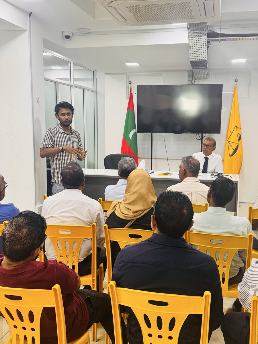 MDPSecretariat's tweet photo. އެމްޑީޕީގެ ޗެއަރޕާސަން ރައީސް @MohamedNasheed އެމްޑީޕީގެ މަސްވެރިކަމާ ދަނޑުވެރިކަމާބެހޭ ކޮމިޓީގެ މެންބަރުންނާއި ބައްދަލު ކުރެއްވުން ކުރިއަށްދަނީ. https://t.co/CFYfbQ0XHm