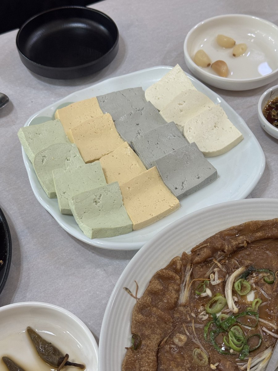 8_goki's tweet photo. 충청남도 청양은 가로등마저도 청양고추 모양이란 거 아시나요 그리고 청양고추두부도 먹을 수 잇어요 🌶️ https://t.co/zWfvMLxsff