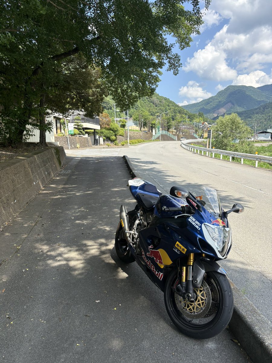 muzer76's tweet photo. いつものとこ。

RSV4はBT-MOTOのカスタムマップがまだ来ないので、出撃不可😅

で、なんかフロント底付きしてたっぽい。
ブレーキ、ほとんど使って無いんだけど、ギャップで変になったのかな😑 https://t.co/MlYRqnPkQ1
