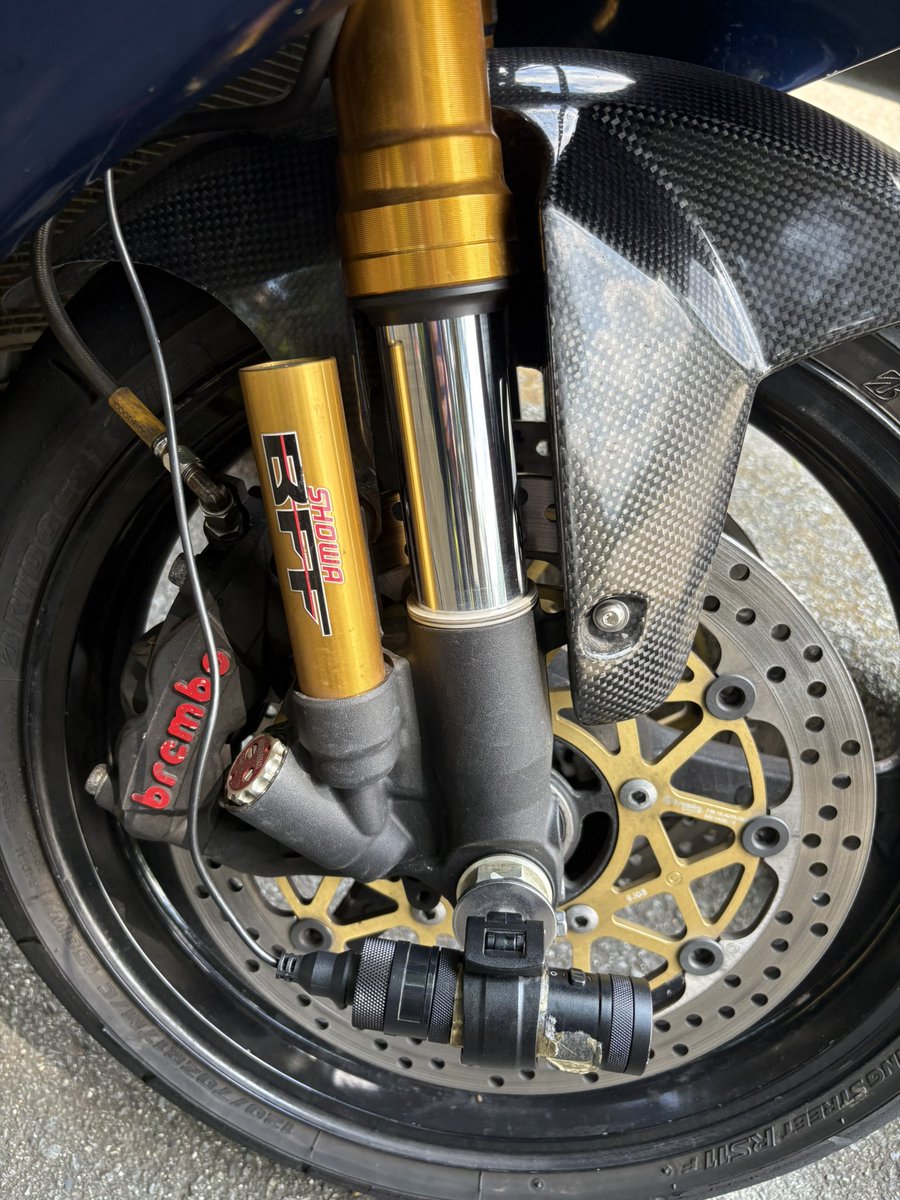muzer76's tweet photo. いつものとこ。

RSV4はBT-MOTOのカスタムマップがまだ来ないので、出撃不可😅

で、なんかフロント底付きしてたっぽい。
ブレーキ、ほとんど使って無いんだけど、ギャップで変になったのかな😑 https://t.co/MlYRqnPkQ1