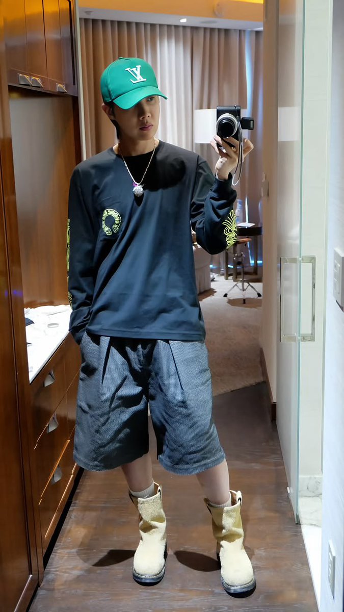 BTS_armyhope's tweet photo. 📸 https://t.co/mpUYeiaHz0